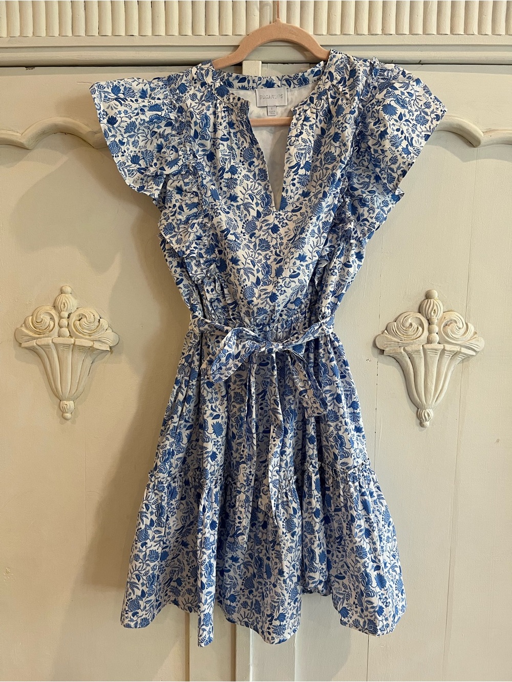 Sugarlips Blue and White Floral Flutter Sleeve Dress Small